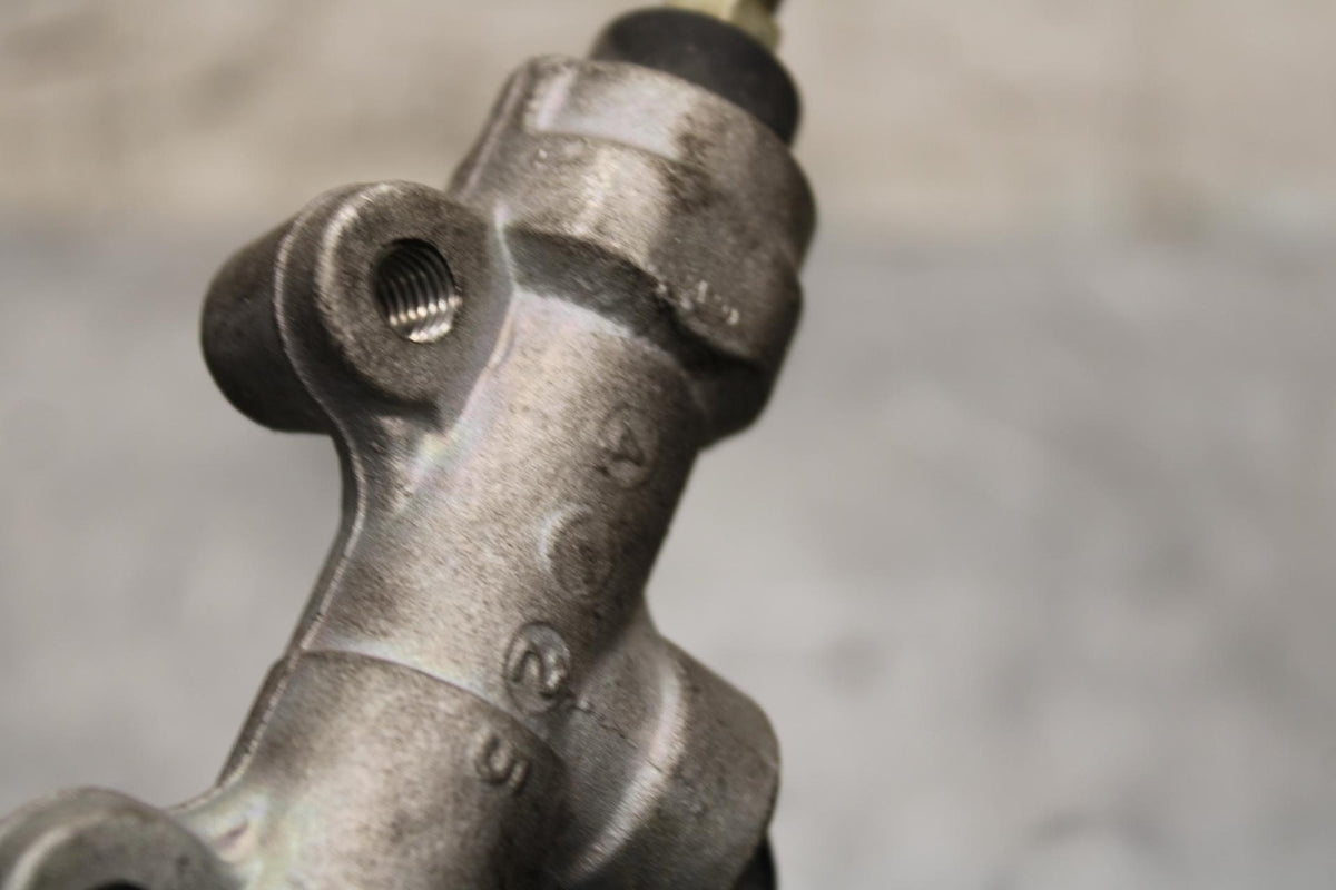 2005 Kawasaki Vulcan 1600 VN1600D Nomad REAR BACK BRAKE MASTER CYLINDER W BB556