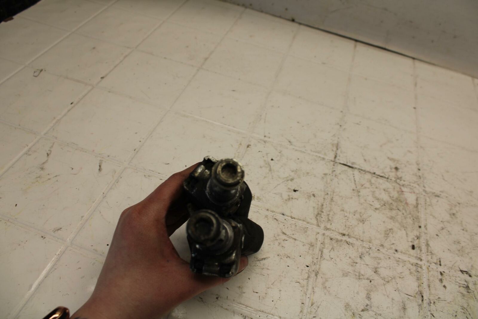 06-07 SUZUKI BANDIT 1200S ABS FRONT FOOT RESTS PEGS STEPS SET PAIR BB21