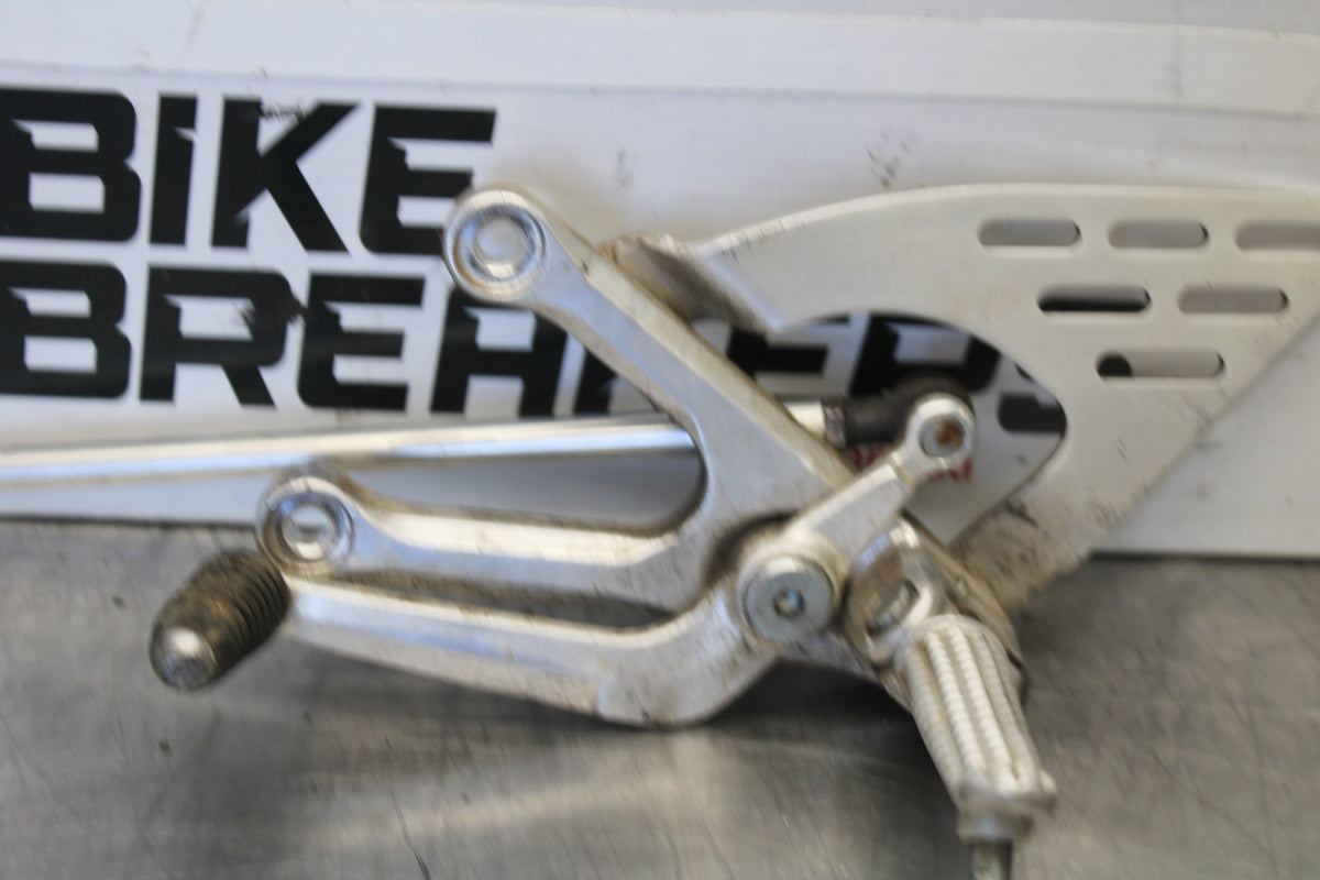 05 YAMAHA YZF R6 LEFT REARSET REAR SET FOOT PEG W SHIFTER BB894