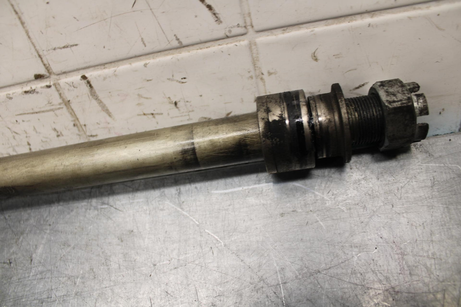 2009 Kawasaki Ninja ZX6R ZX600R REAR AXLE BACK WHEEL RIM PIVOT BOLT AXEL BB548