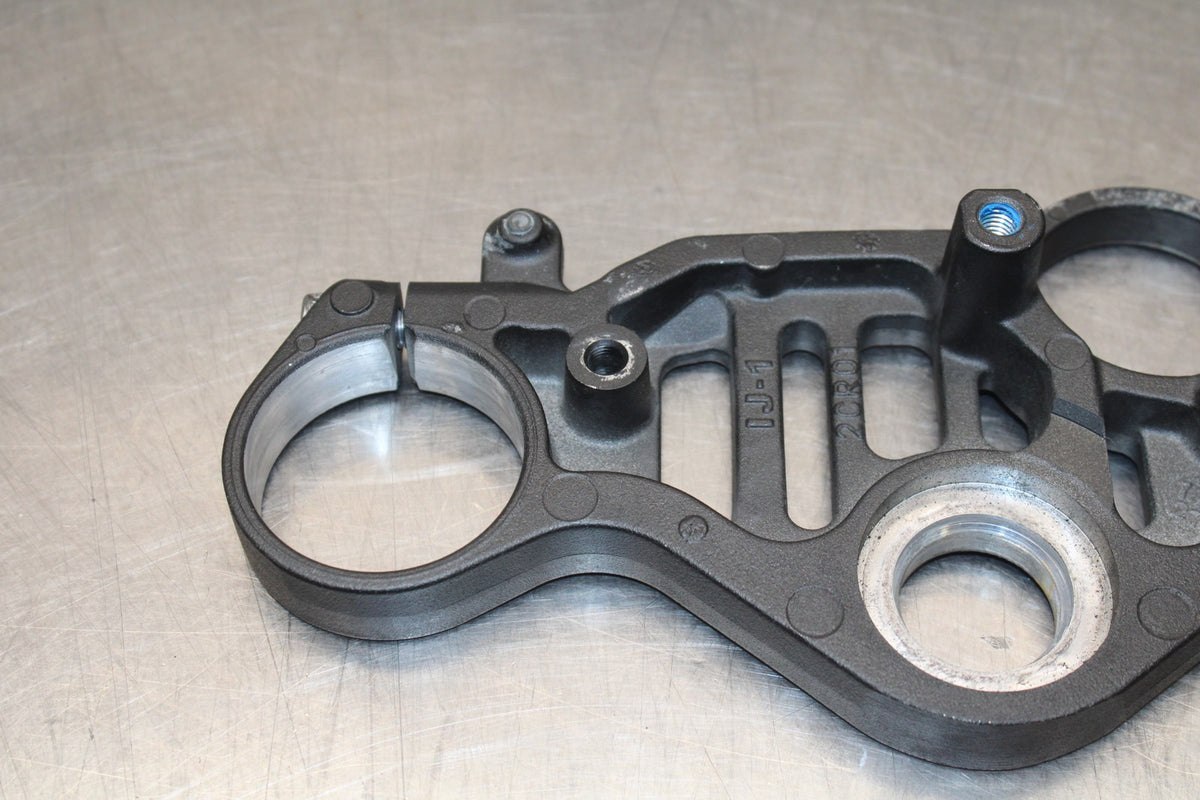 18 YAMAHA YZF R1  FORKS UPPER TRIPLE TREE CLAMP BB838
