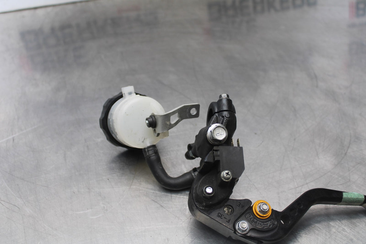 11-26 SUZUKI GSXR750 FRONT BRAKE MASTER CYLINDER w/ LEVER BB900