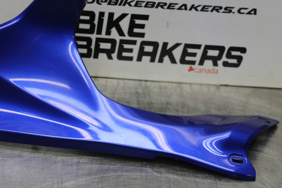 22-25 YAMAHA YZF R7 RIGHT FRONT DUCT COVER PANEL COWL BB583