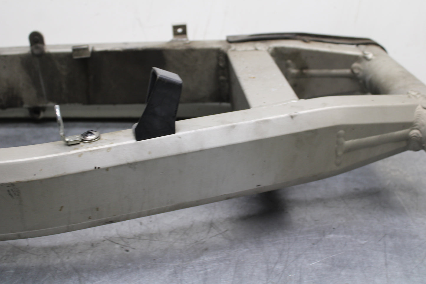 00-02 KAWASAKI NINJA ZX6R REAR SWINGARM BACK SUSPENSION SWING ARM BB750