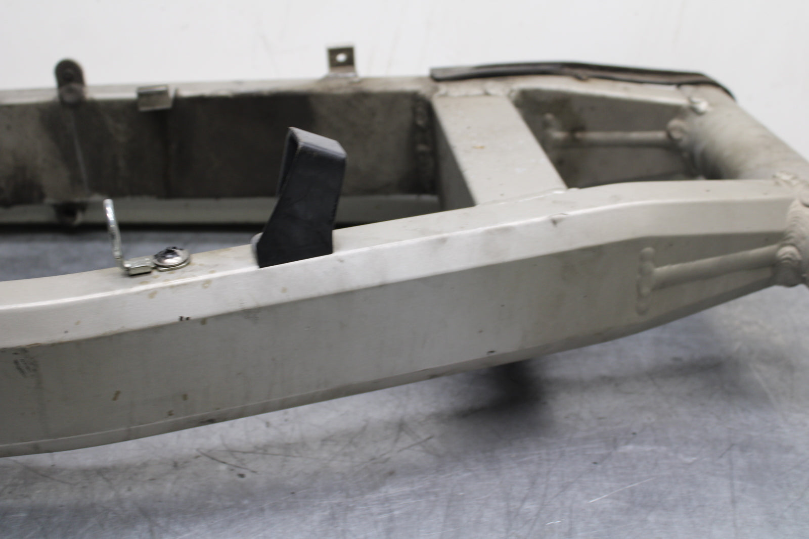 00-02 KAWASAKI NINJA ZX6R REAR SWINGARM BACK SUSPENSION SWING ARM BB750