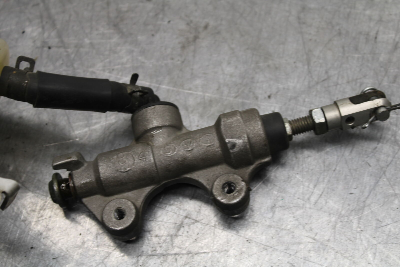 06 YAMAHA YZF R6 REAR BACK BRAKE MASTER CYLINDER W RESERVOIR BB716
