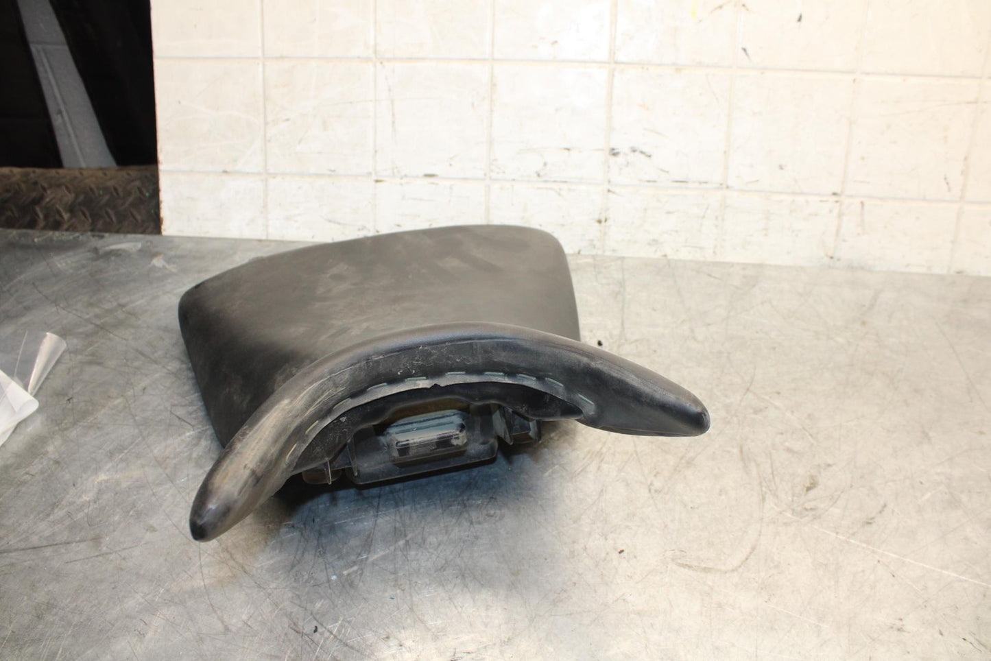 2015 Yamaha YZF R3 FRONT DRIVERS SEAT PAD SADDLE PILLION 1WD-F4710-00-00 BB526