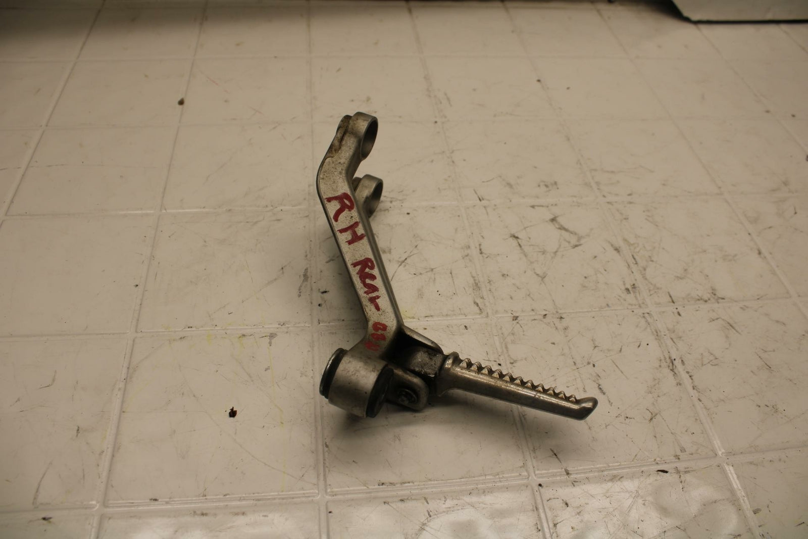 01-06 HONDA CBR600F4I RIGHT REAR BACK PASSENGER PEG BB314b