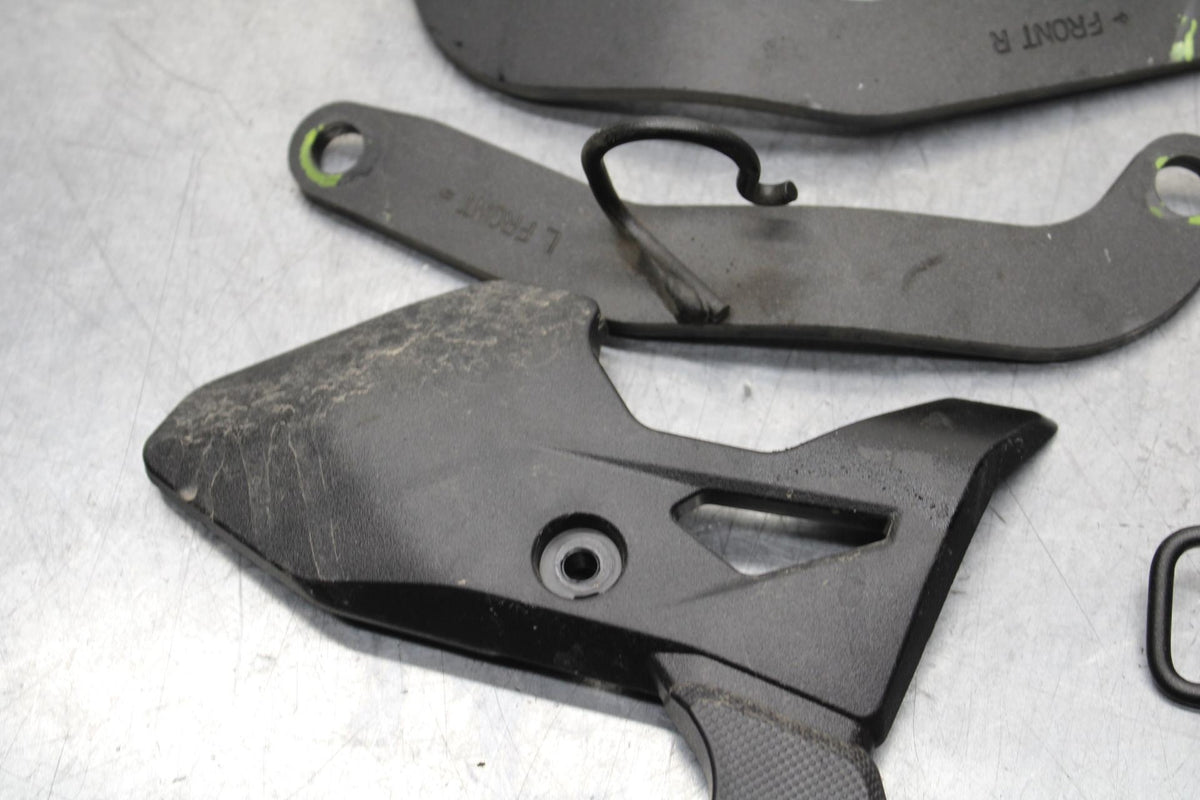 20 KAWASAKI Z400 ER400 ABS ENGINE MOUNT MOTOR BRACKET BB586