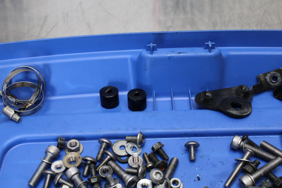 07 KAWASAKI Z1000 MOUNTING BOLTS HARDWARE MOTOR SCREWS BB148