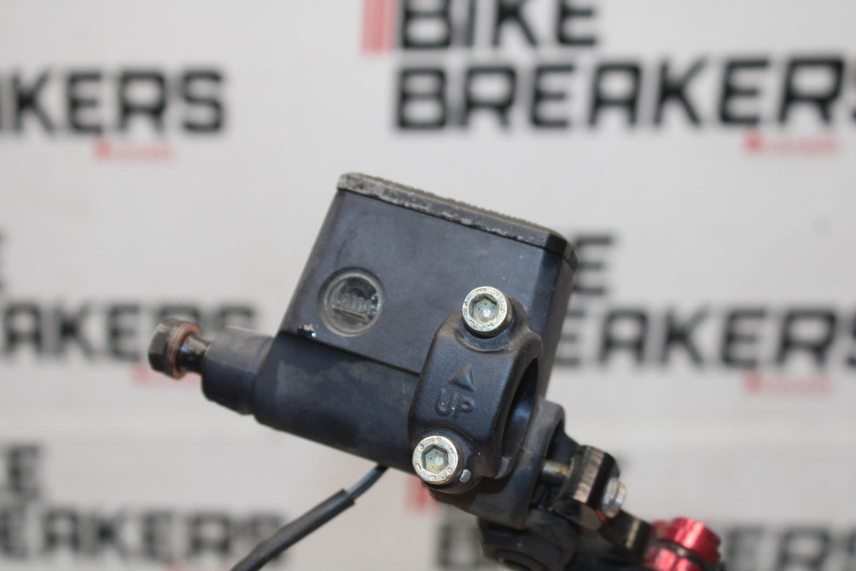 05 DUCATI SUPERSPORT 800 FRONT BRAKE MASTER CYLINDER w/ LEVER BB913