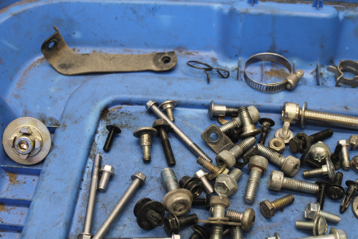 18 SUZUKI GSXR750 MOUNTING BOLTS HARDWARE SCREWS BB891