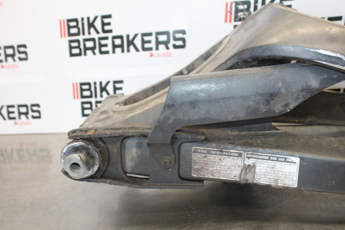 05 YAMAHA YZF R6 REAR SWINGARM BACK SUSPENSION SWING ARM BB894