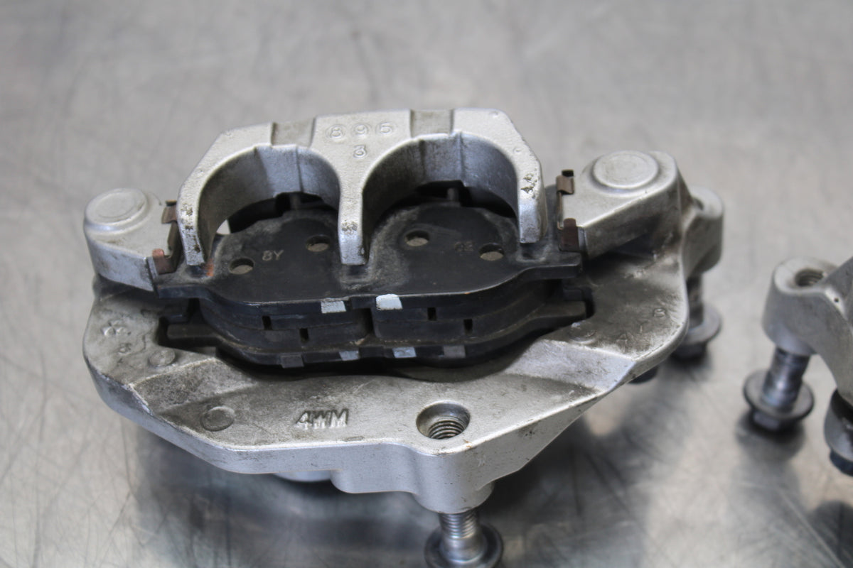 09 YAMAHA ROYAL STAR XVZ1300TF VENTURE RIGHT LEFT FRONT BRAKE CALIPER SET BB151