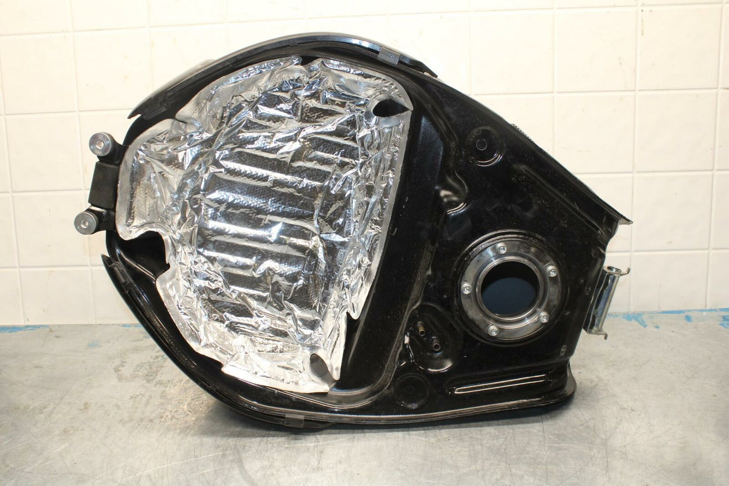 15-21 SUZUKI GSXR600 GAS TANK FUEL CELL PETROL RESERVOIR BB418