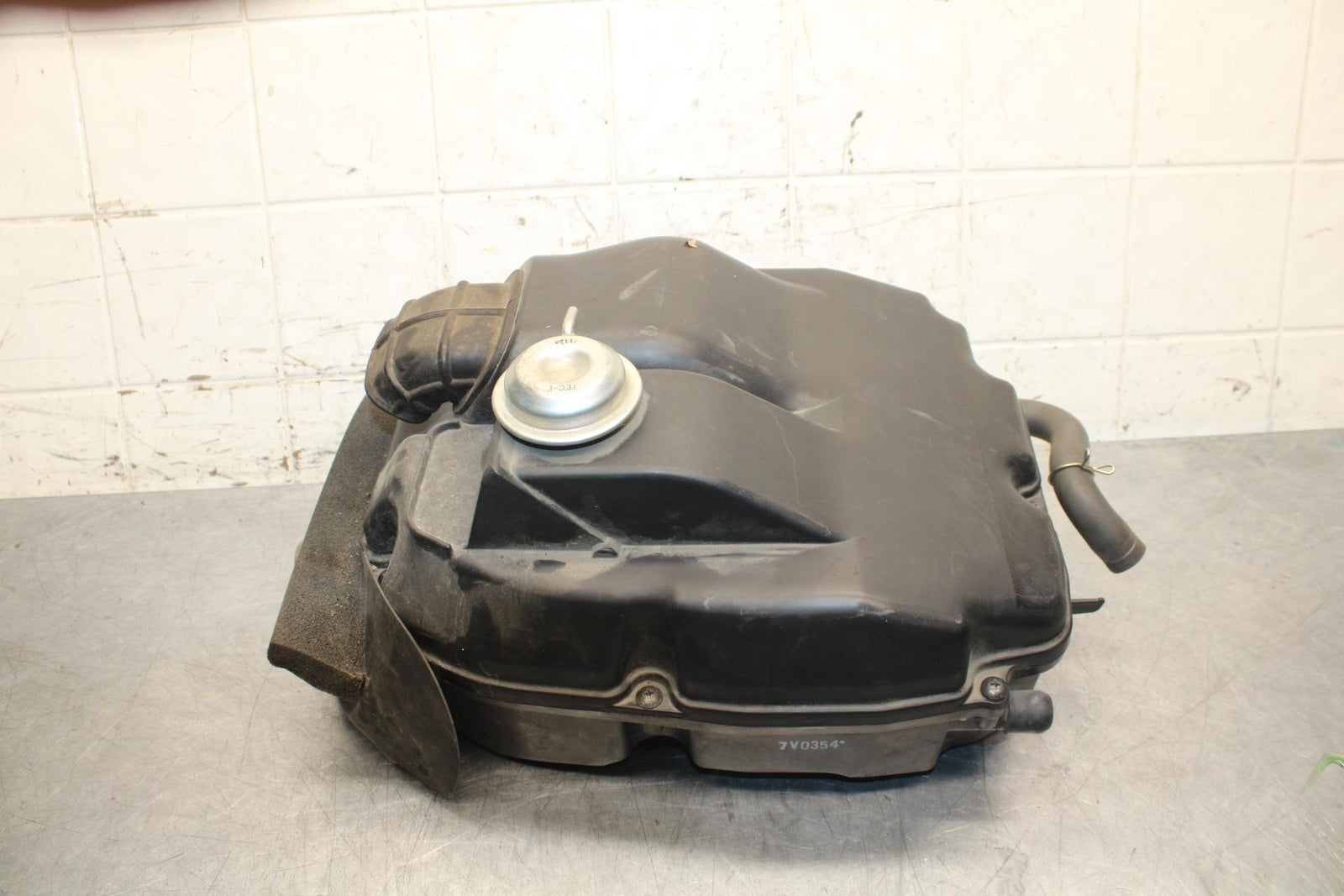 2008 Honda Interceptor 800 VFR800A ABS AIRBOX AIR INTAKE FILTER BOX BB566