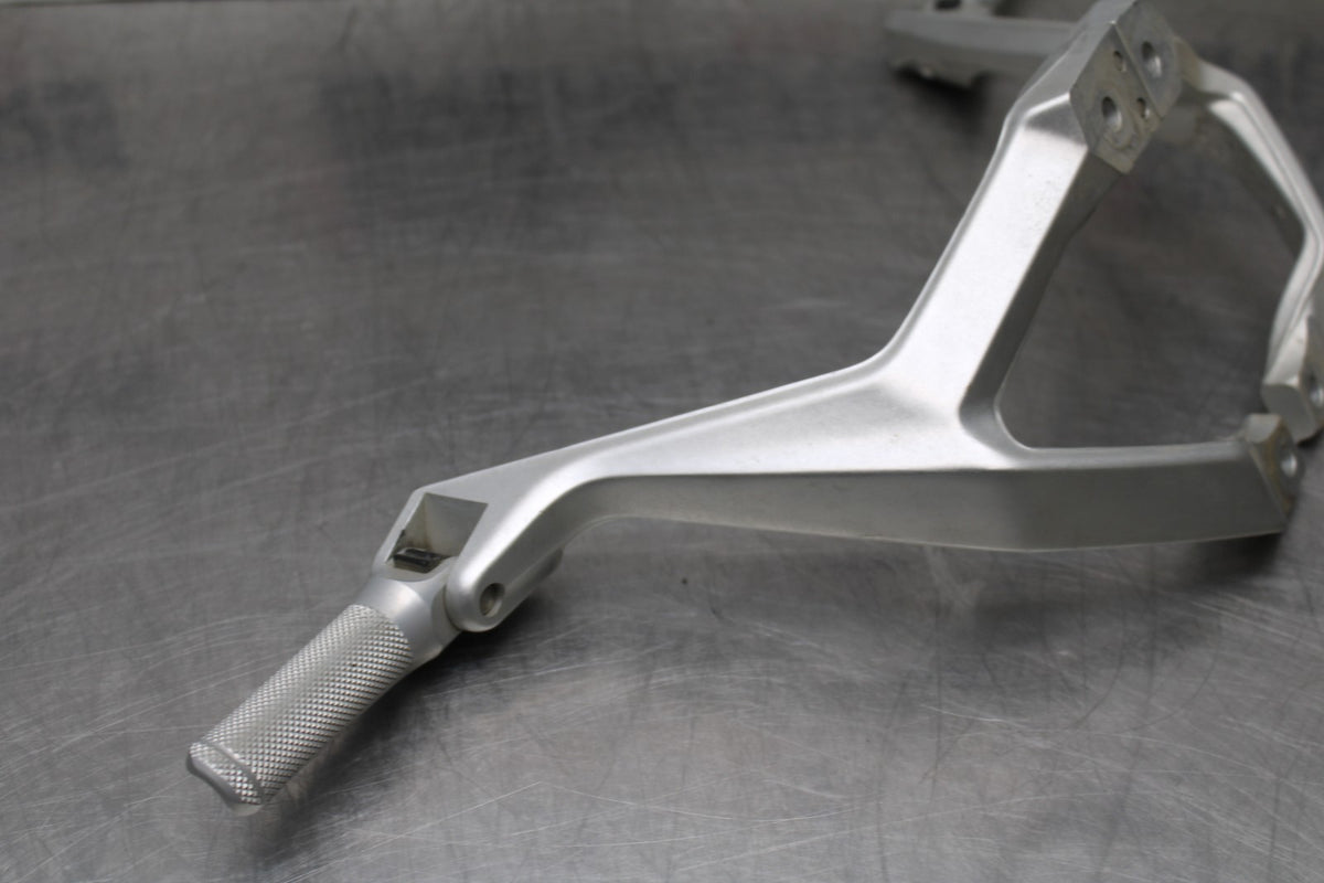 16 DUCATI 959 PANIGALE REAR BACK PASSENGER PEG SET PAIR BB912