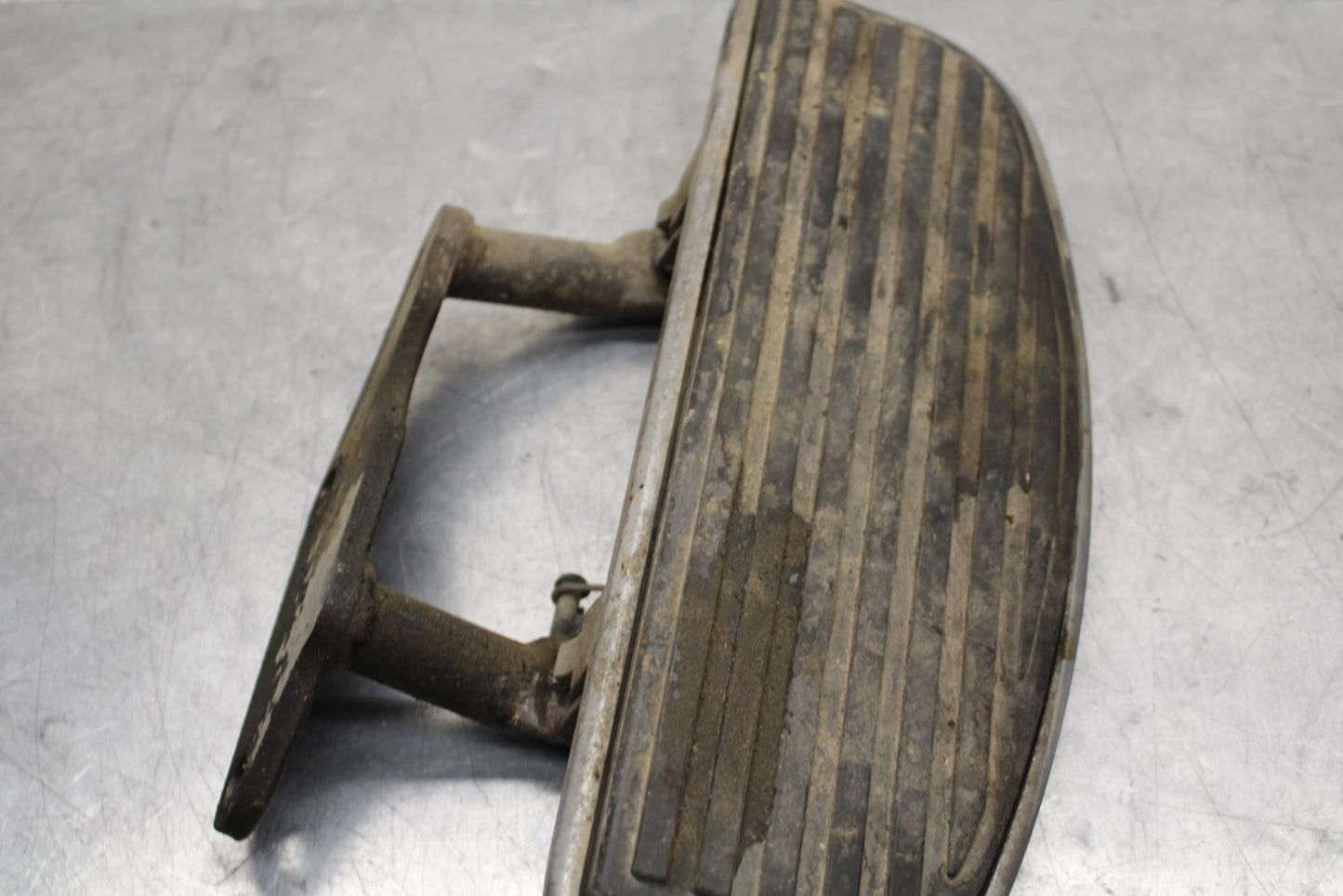 2005 Kawasaki Vulcan 1500 VN1500N Classic LEFT FRONT FOOT PEG BOARD BB576