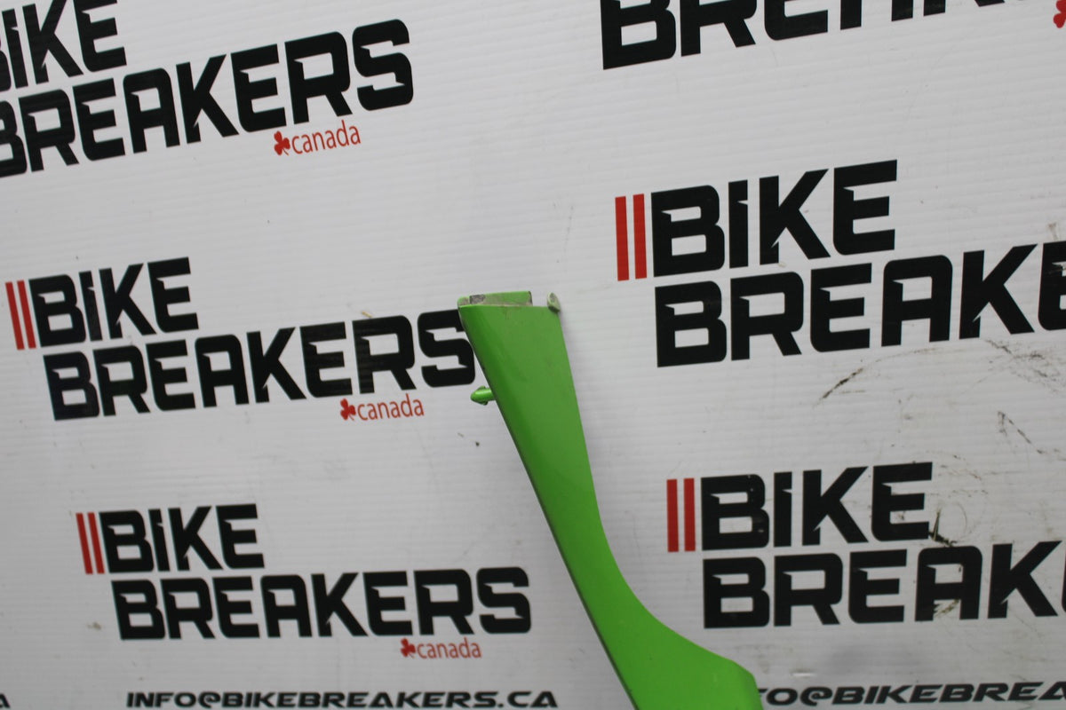 98 KAWASAKI NINJA ZX6 FRONT LOWER INNER EXHAUST V FAIRING COWL GUARD BB870