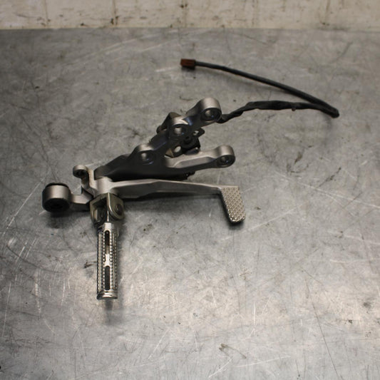 2007 Yamaha YZF R6 RIGHT REARSET REAR SET DRIVER FOOT PEG REST  BB525