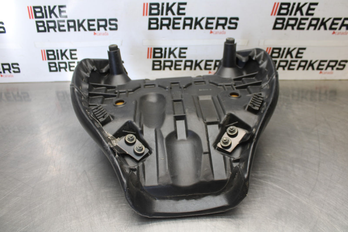 05-09 SUZUKI BOULEVARD C90 FRONT DRIVERS SEAT BB918