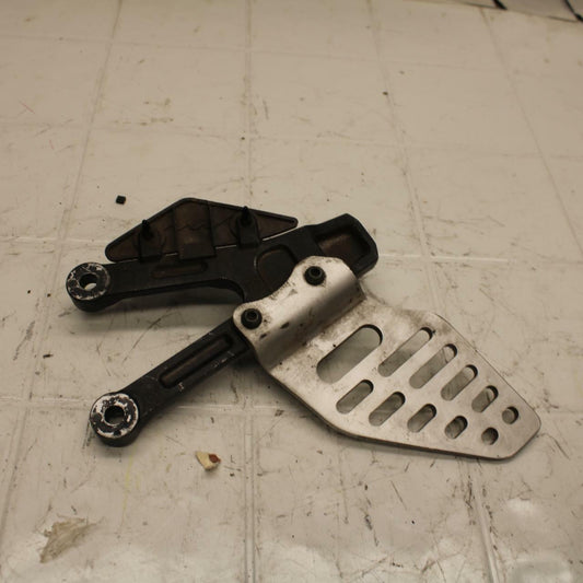 07 YAMAHA YZF R6 LEFT REARSET REAR SET DRIVER FOOT PEG BRACKET MOUNT BB284 B