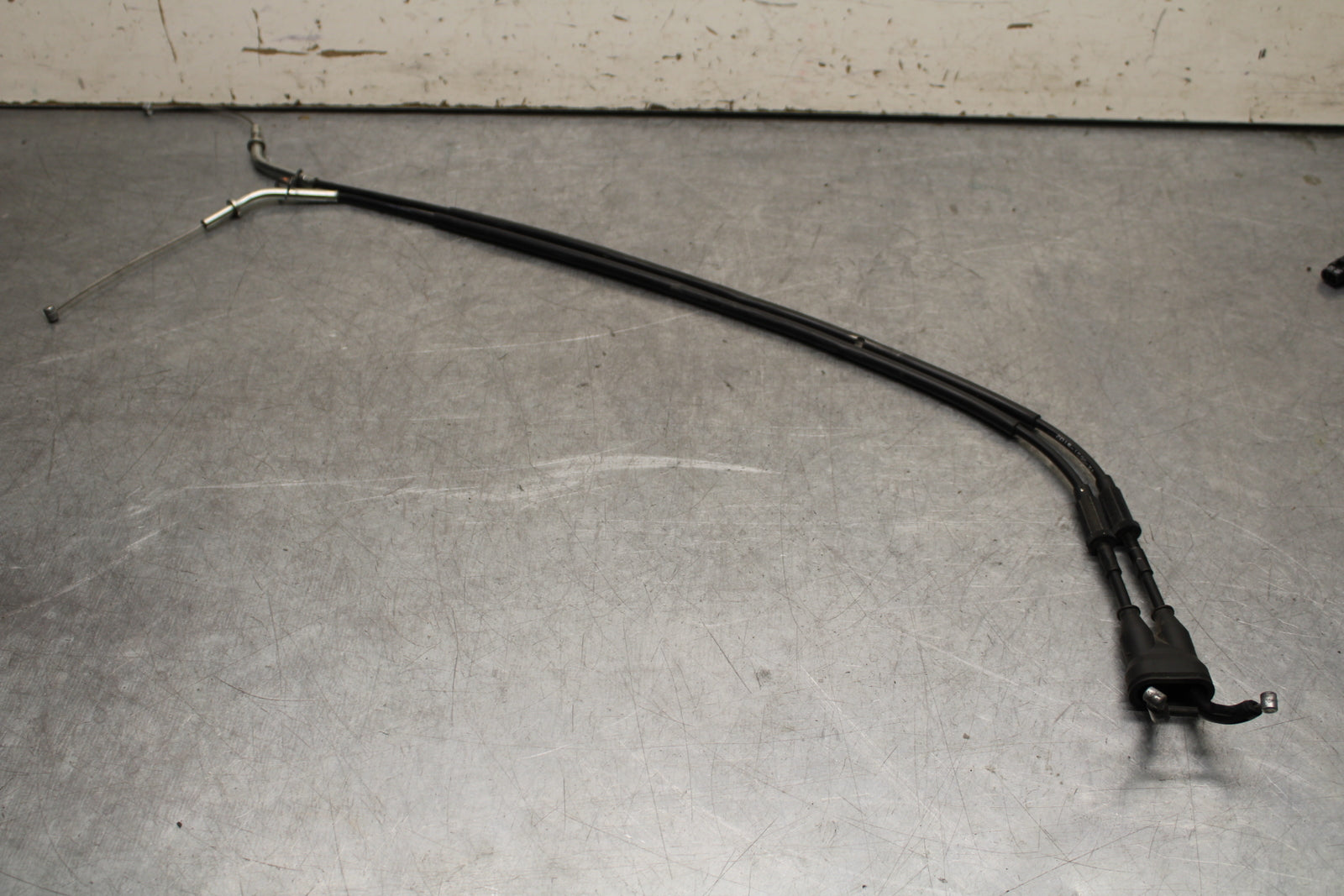 16 KAWASAKI NINJA ZX10R THROTTLE CABLES LINES 54012-0631 BB650