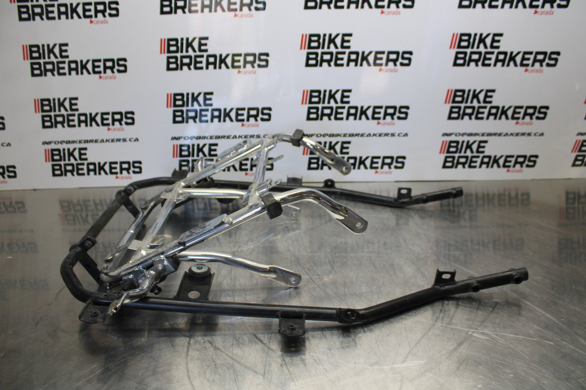 09 YAMAHA ROYAL STAR XVZ1300TF VENTURE SADDLEBAG SUB FRAME STAY MOUNTS BB151