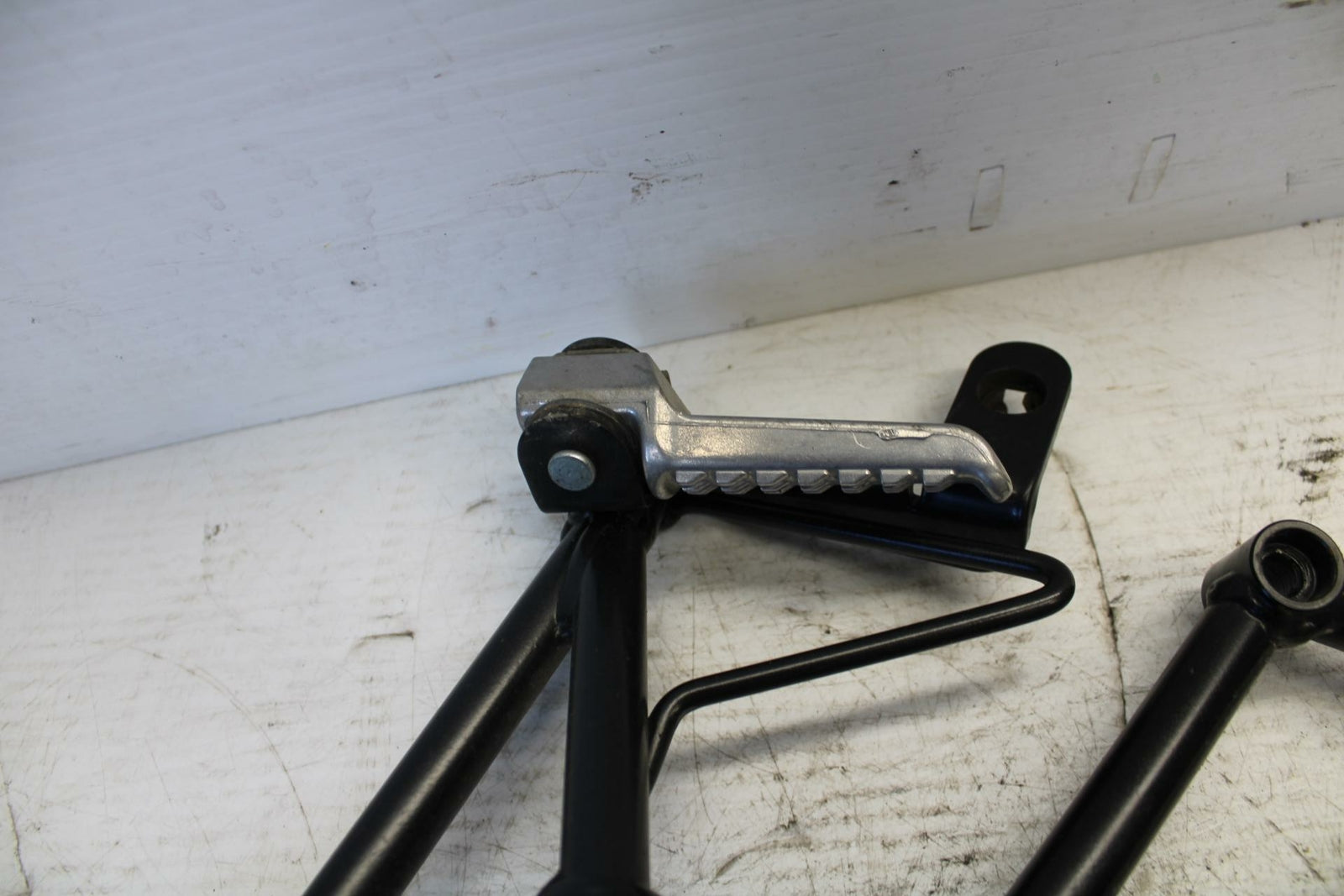 07-09 KAWASAKI VERSYS 650 REAR BACK PASSENGER PEG SET PAIR BB302