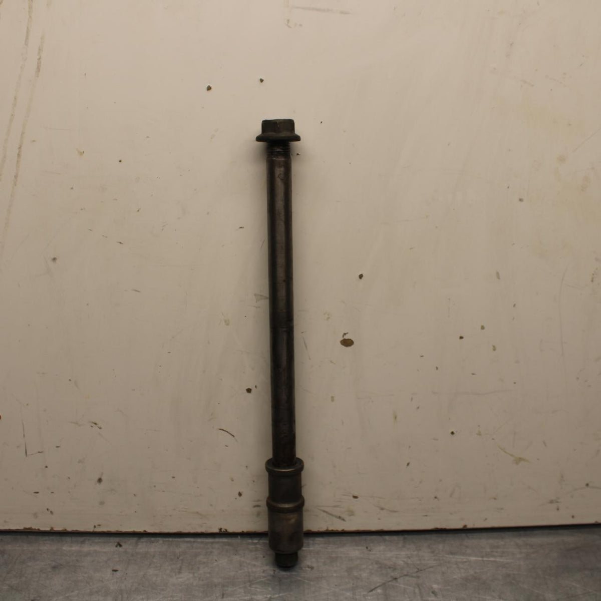 1983 Honda V45 Magna VF750C REAR AXLE BACK WHEEL RIM PIVOT BOLT AXEL BB91