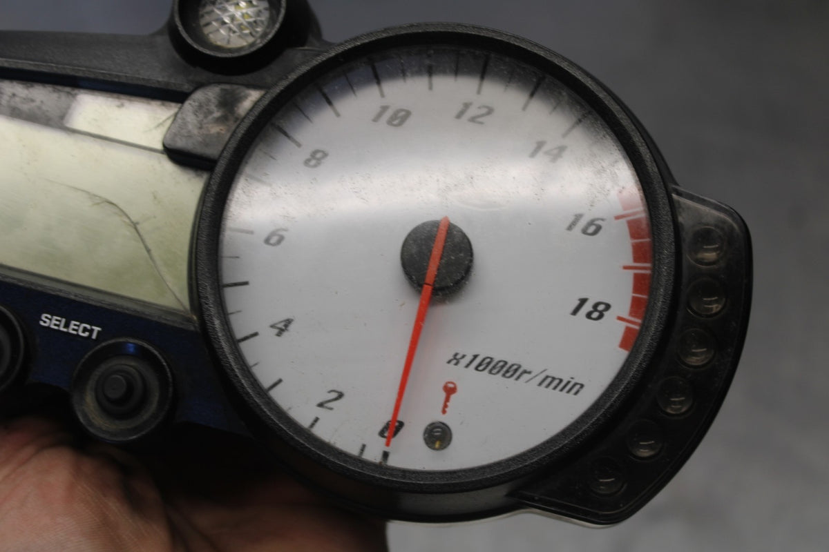 05 YAMAHA YZF R6 SPEEDO GAUGES DISPLAY CLUSTER SPEEDOMETER TACHOMETER BB894