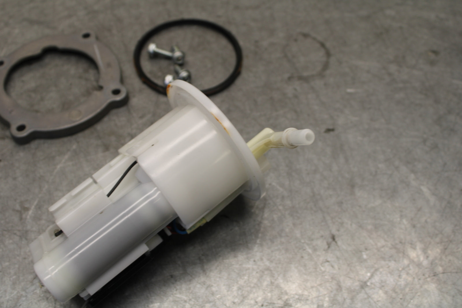 22-24 YAMAHA XSR900 FUEL PUMP GAS PETROL SENDER UNIT  BB683