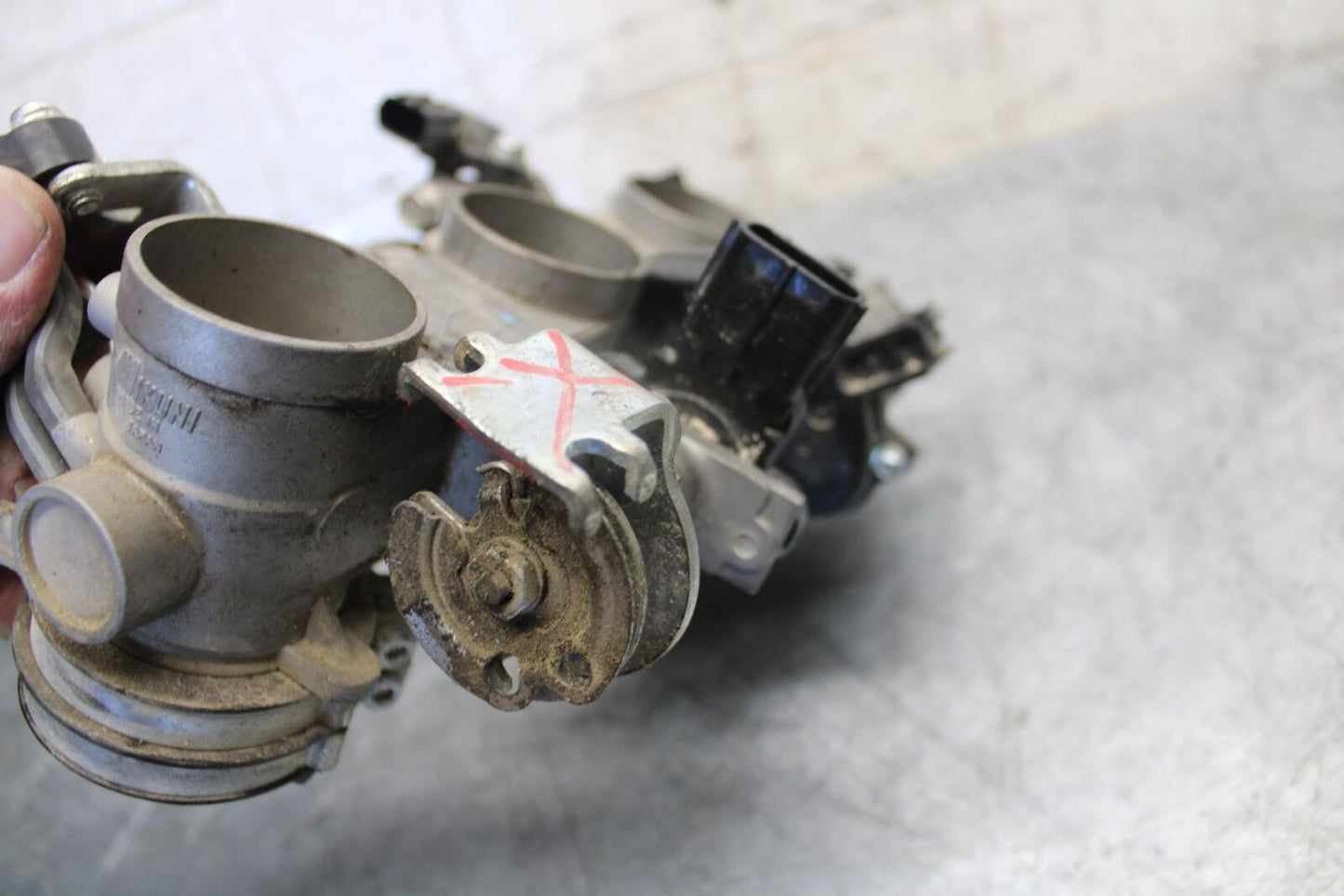 2015 Yamaha FZ09 MAIN FUEL INJECTORS / THROTTLE BODIES 1RC-12572-00-00 BB535