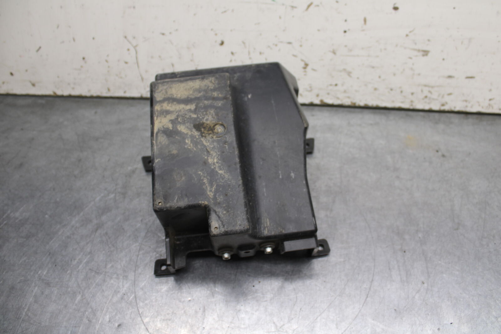 12-13 KAWASAKI Z1000 REAR BACK TAIL UNDERTAIL BATTERY TRAY PLASTIC BB743