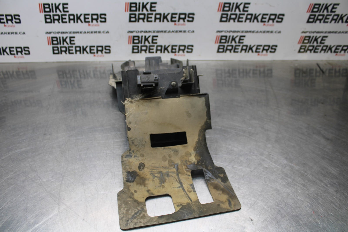06 SUZUKI SV650S REAR BACK TAIL UNDERTAIL BATTERY TRAY PLASTIC BB783