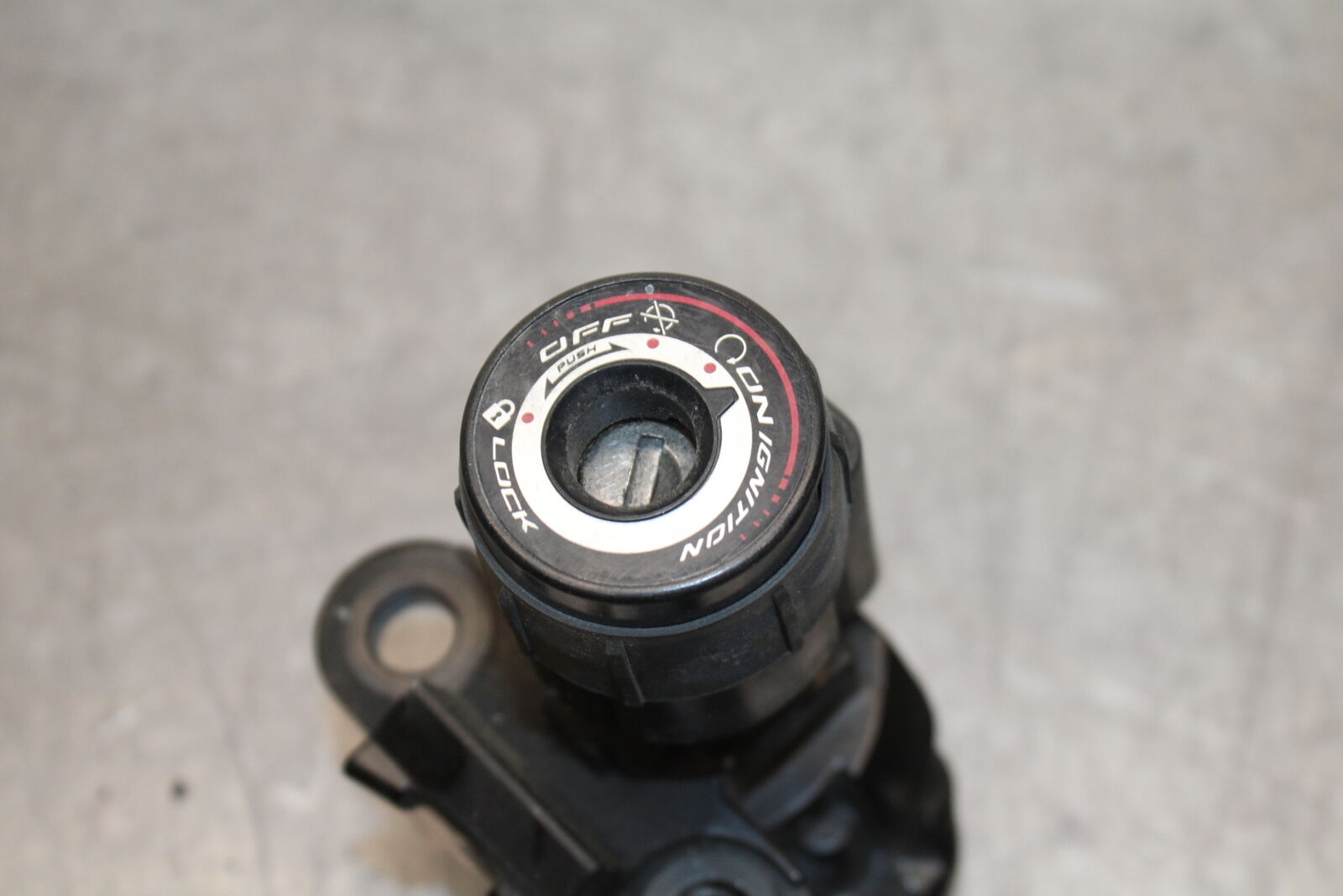 19-22 KAWASAKI Z400 IGNITION LOCK KEY SET W/ GAS CAP AND SEAT LOCK BB738