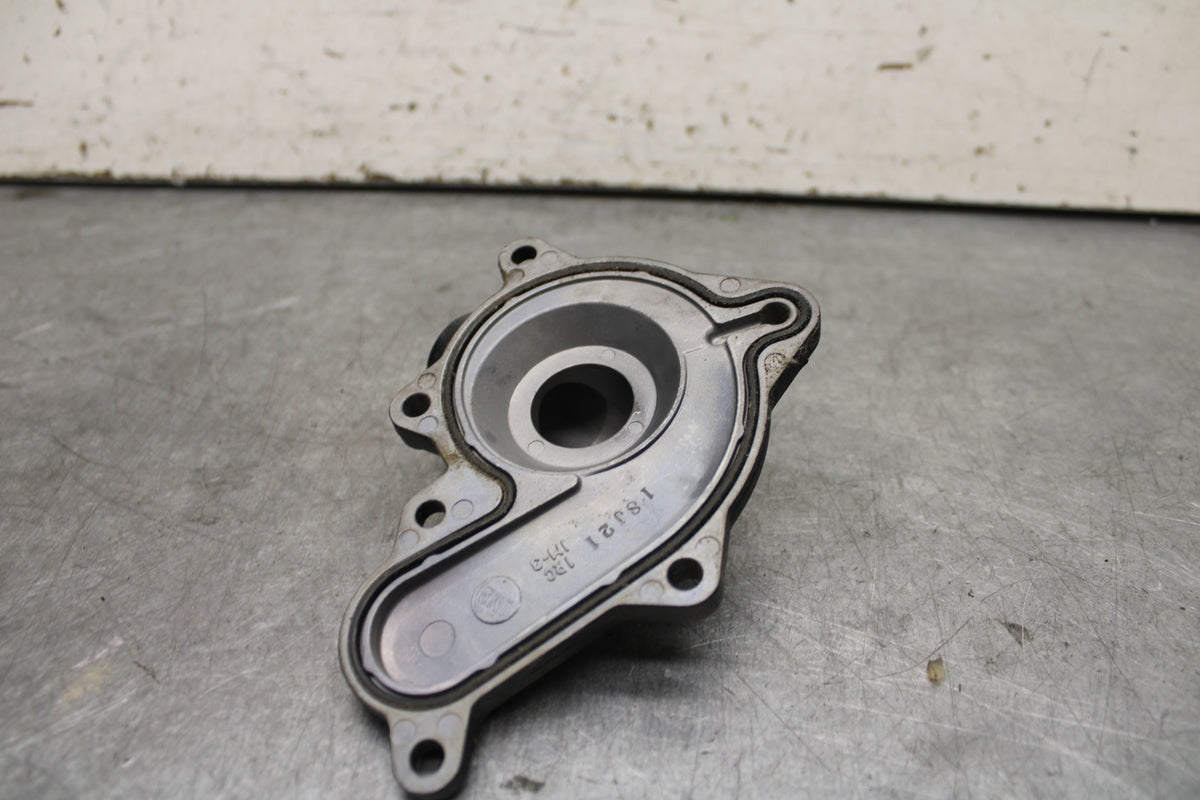 22-24 YAMAHA XSR900 ENGINE WATER COOLANT PUMP COVER BB683