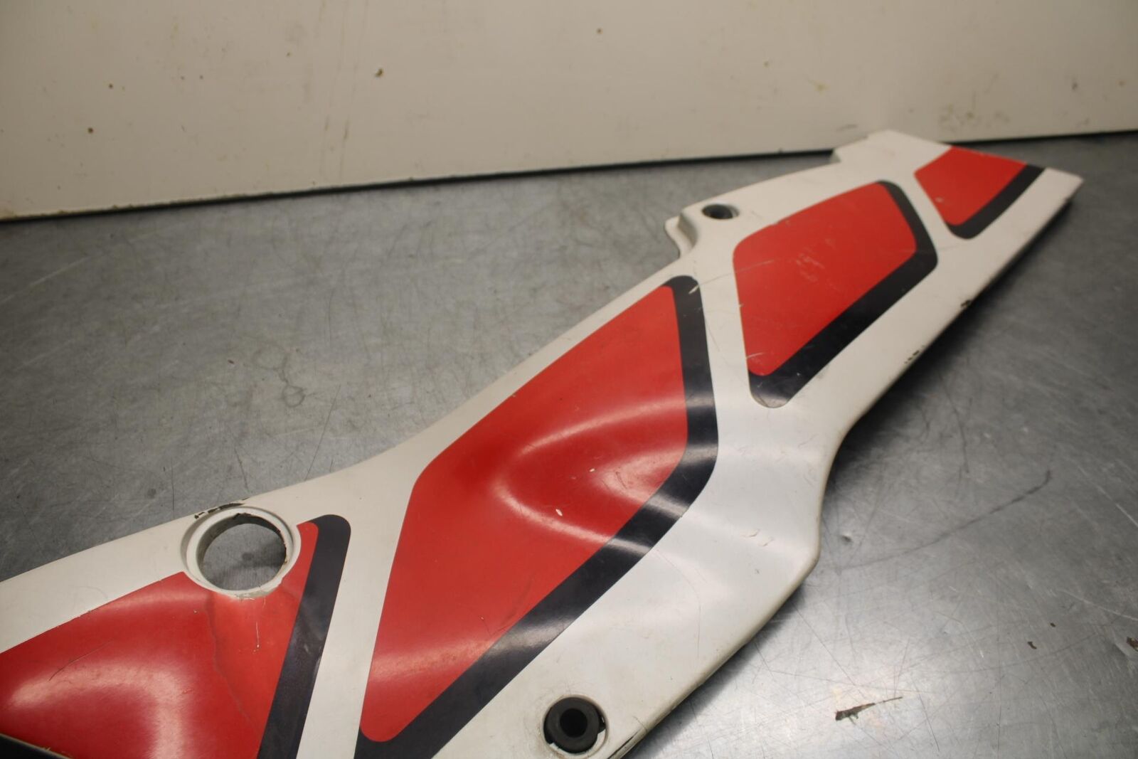 1988 Yamaha FZ600 LEFT REAR BACK TAIL FAIRING COWL SHROUD BB601
