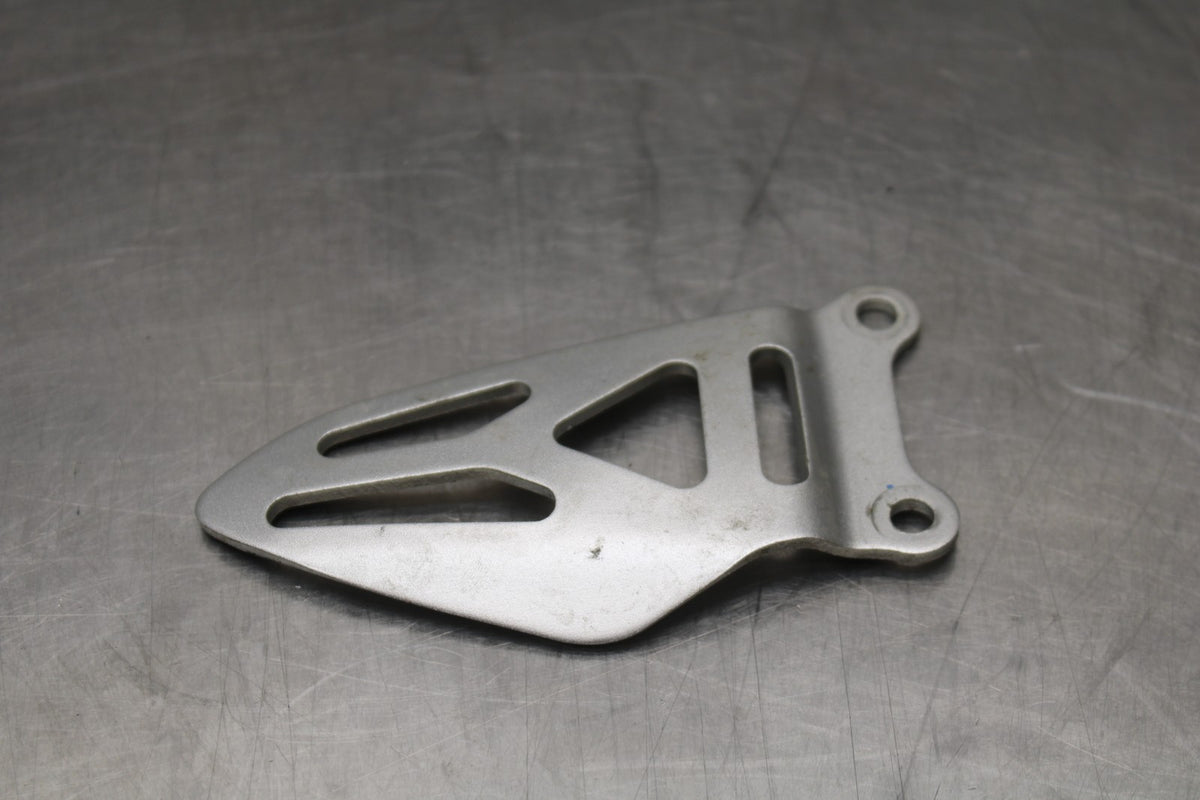 11-24 SUZUKI GSXR750 RIGHT REARSET REAR SET HEEL GUARD COVER BB810
