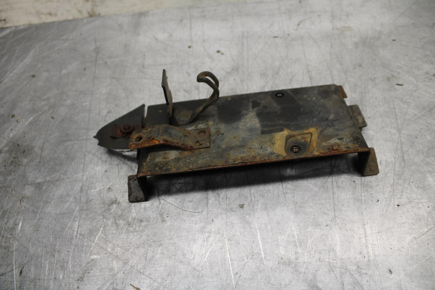 91-92 SUZUKI GSXR750 M  BATTERY HOLD DOWN CLAMP STRAP BB493