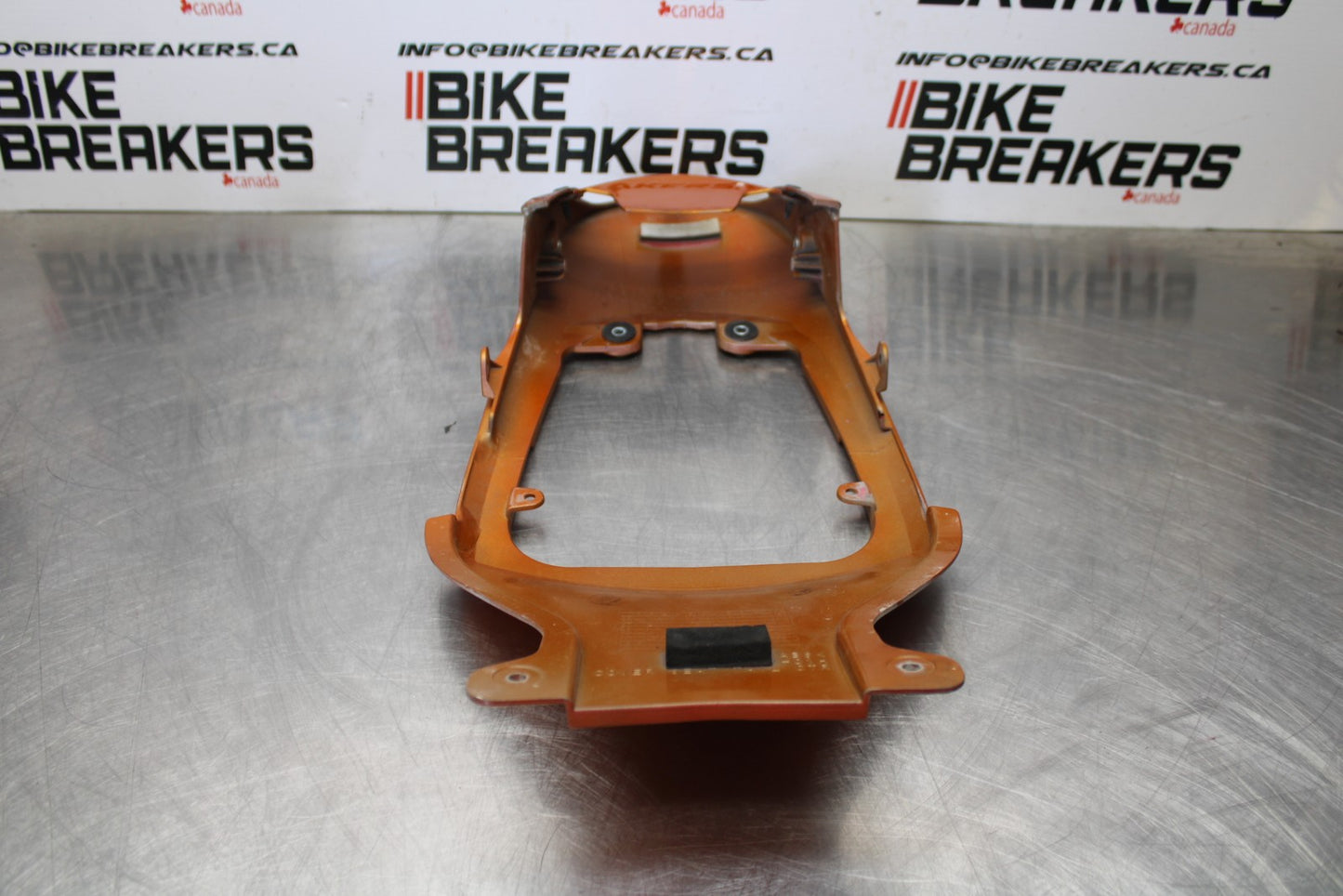 06-07 SUZUKI GSXR 600 CENTER REAR BACK TAIL FAIRING COWL BB178