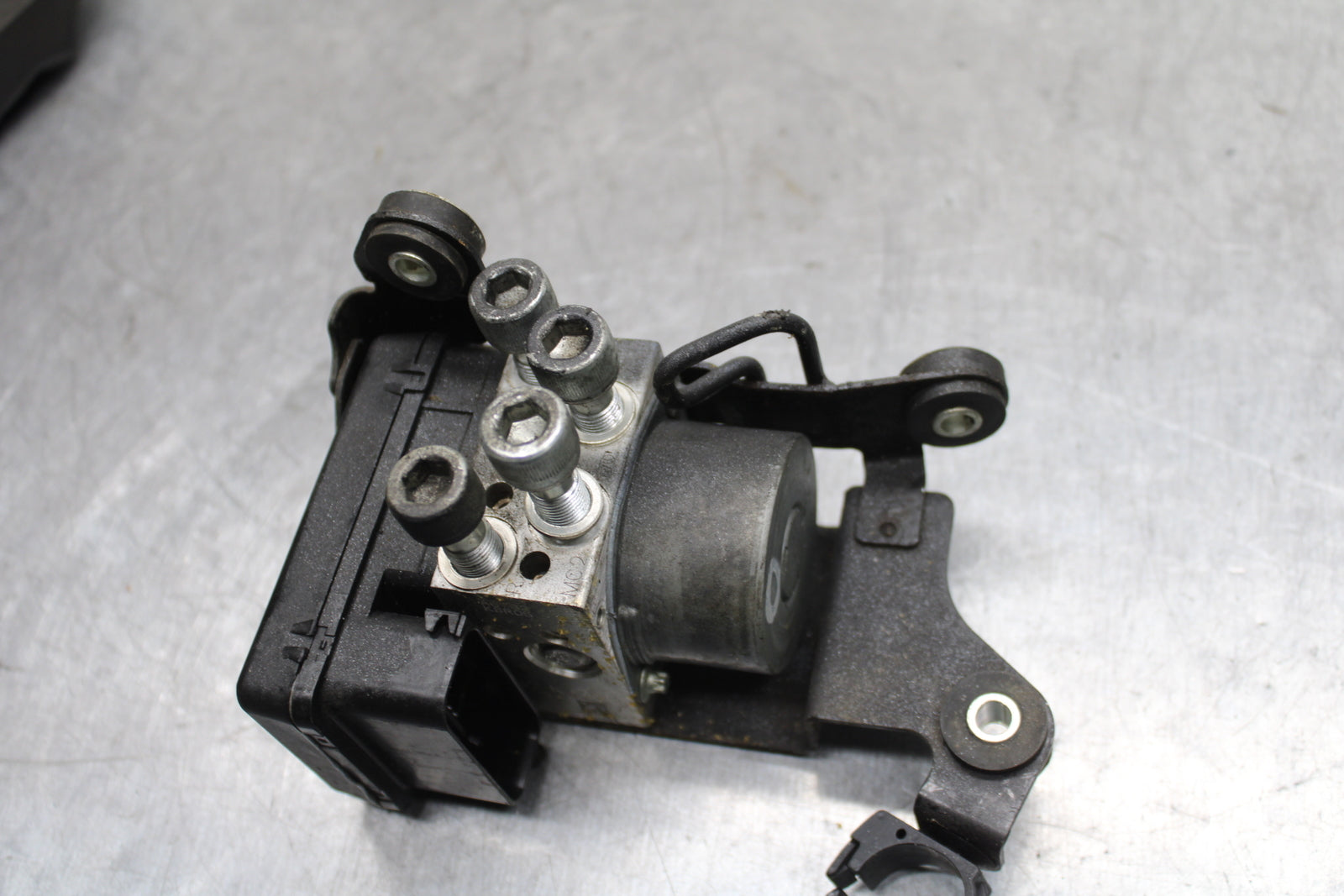 13-18 KAWASAKI NINJA ZX6R ABS PUMP UNIT MODULE BB118