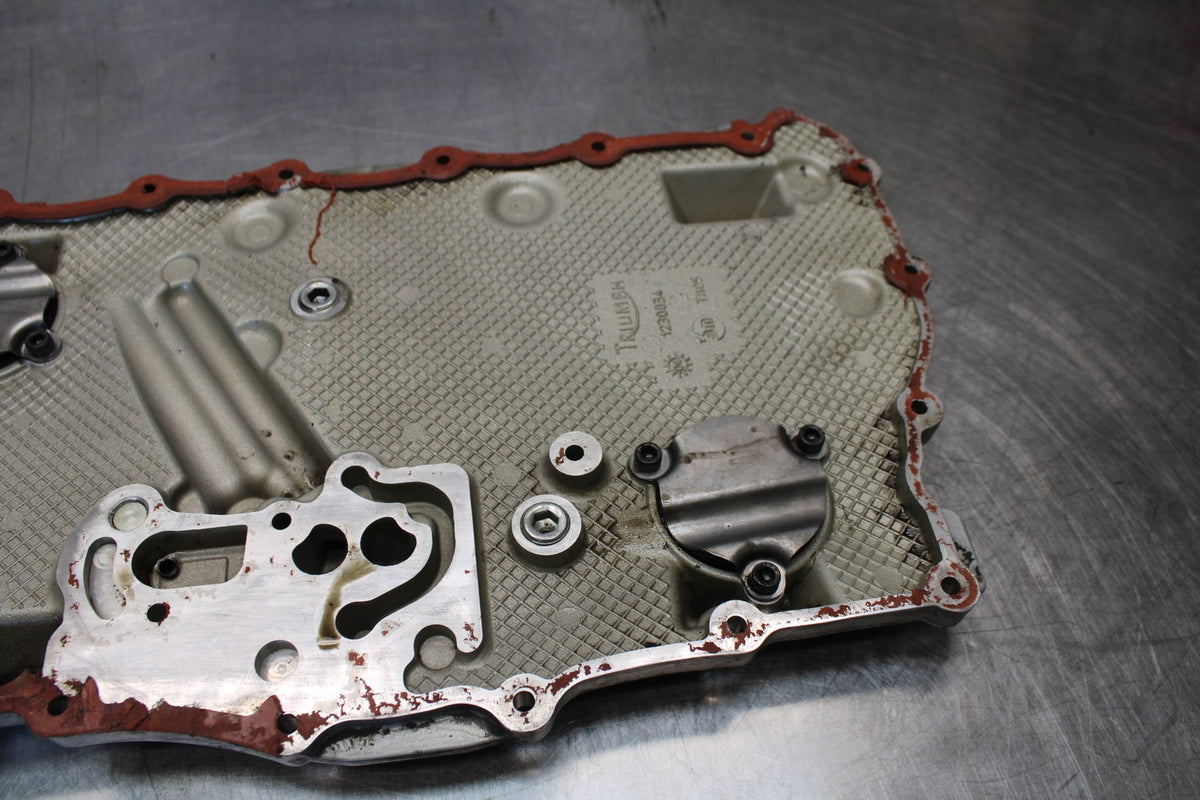 05 TRIUMPH ROCKET III ENGINE MOTOR BOTTOM OIL PAN COVER BB186