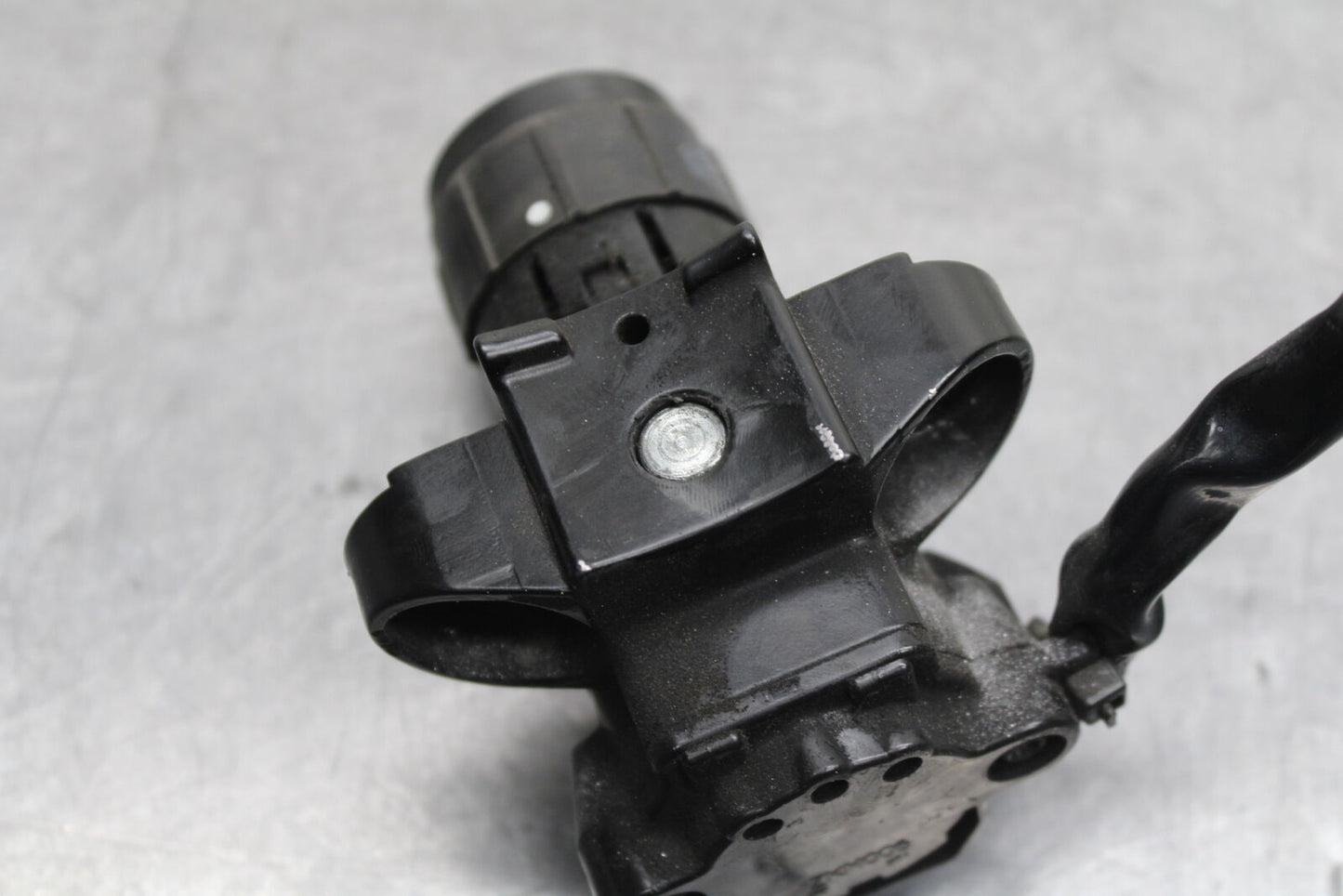 19-22 KAWASAKI Z400 IGNITION LOCK KEY SET W/ GAS CAP AND SEAT LOCK BB738