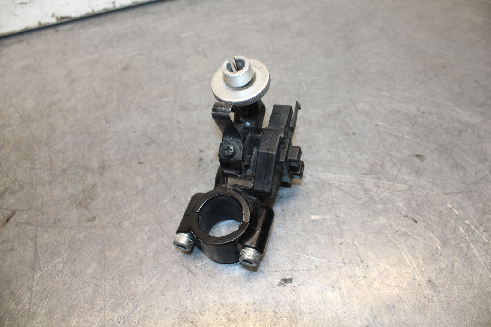 13-18 KAWASAKI NINJA ZX6R CLUTCH LEVER PERCH MOUNT BRACKET BB682