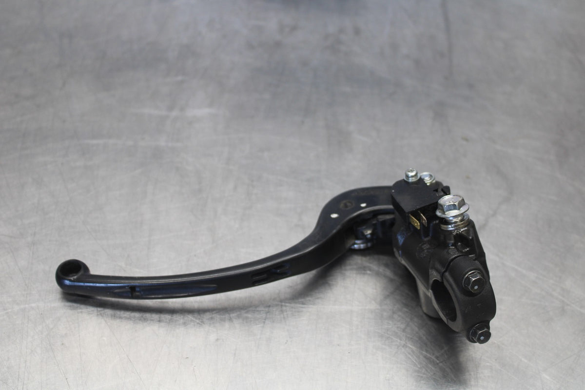 18 SUZUKI GSXR750 FRONT BRAKE MASTER CYLINDER w/ LEVER BB891