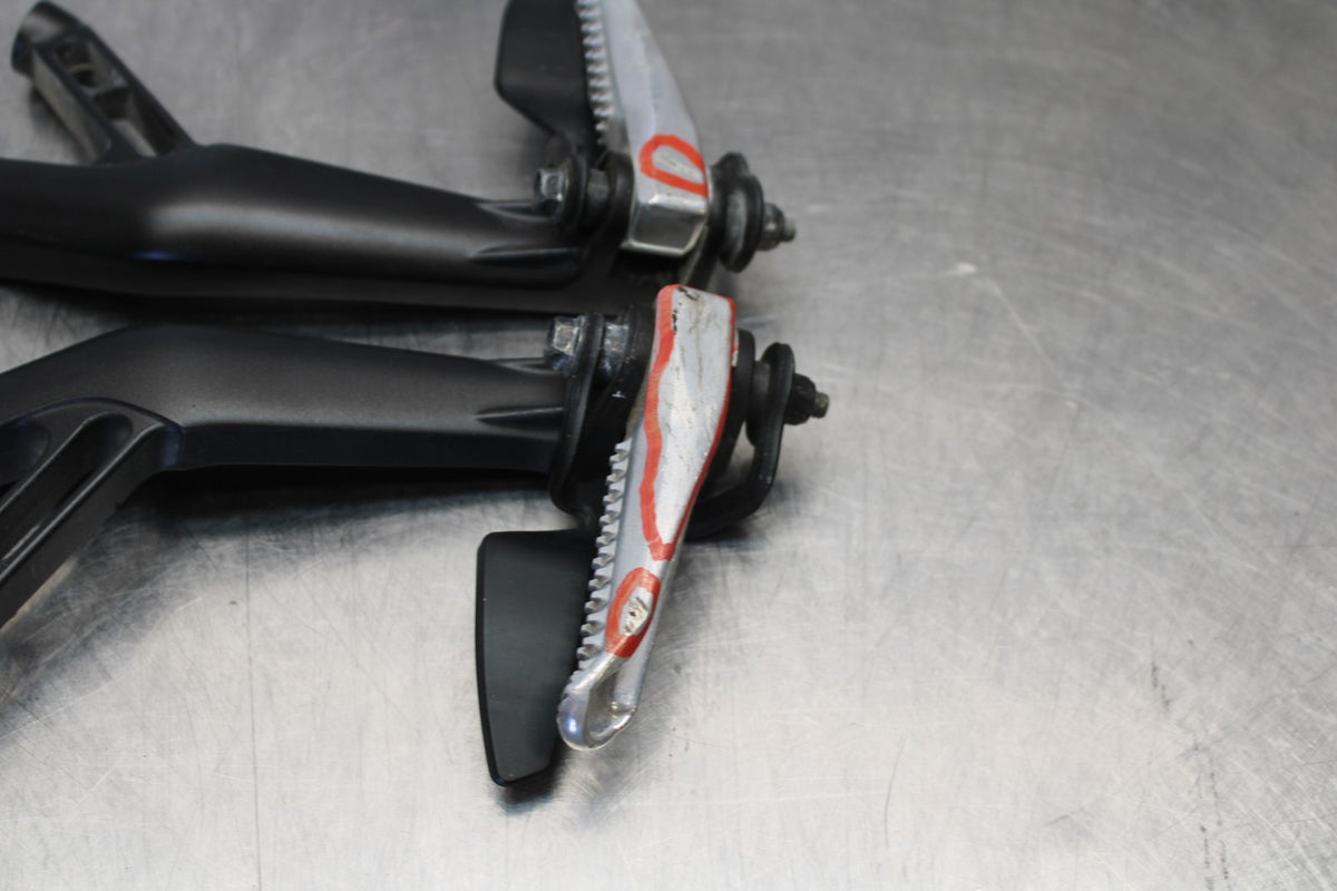 22-25 YAMAHA YZF R7 REAR BACK PASSENGER PEG SET PAIR BB182
