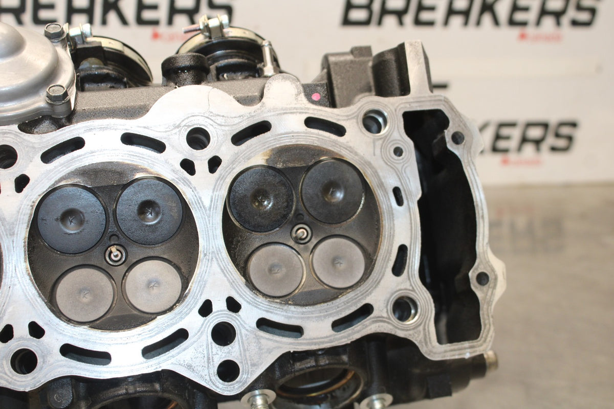 25 KAWASAKI Z900 1,659km ENGINE TOP END CYLINDER HEAD BB928
