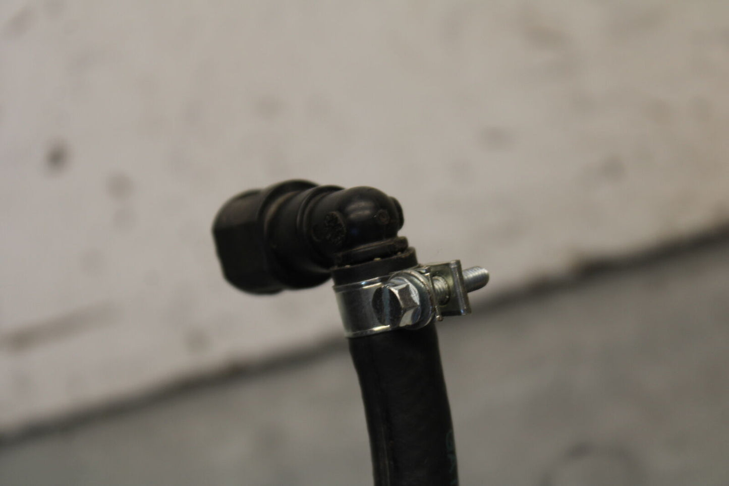 05-06 SUZUKI GSXR1000 FUEL HOSE GAS LINE TUBE PIPE 15810-41G00 BB677