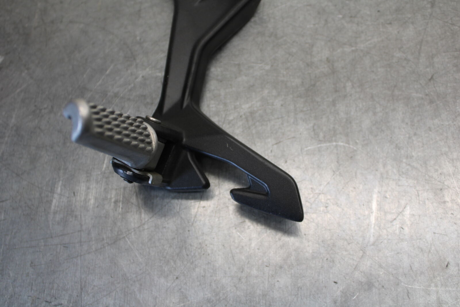 18-23 KAWASAKI NINJA 400 REAR BACK PASSENGER PEG SET PAIR BB679